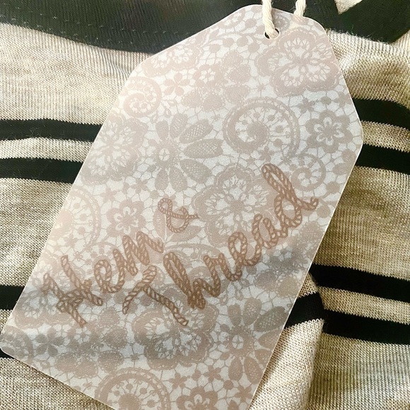 Bubble hem short sleeve top - Picture 3 of 6